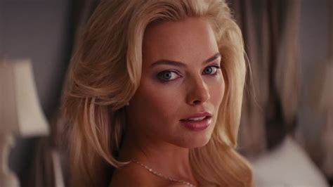 Margot Robbie confirma que nudez frontal em O Lobo de Wall